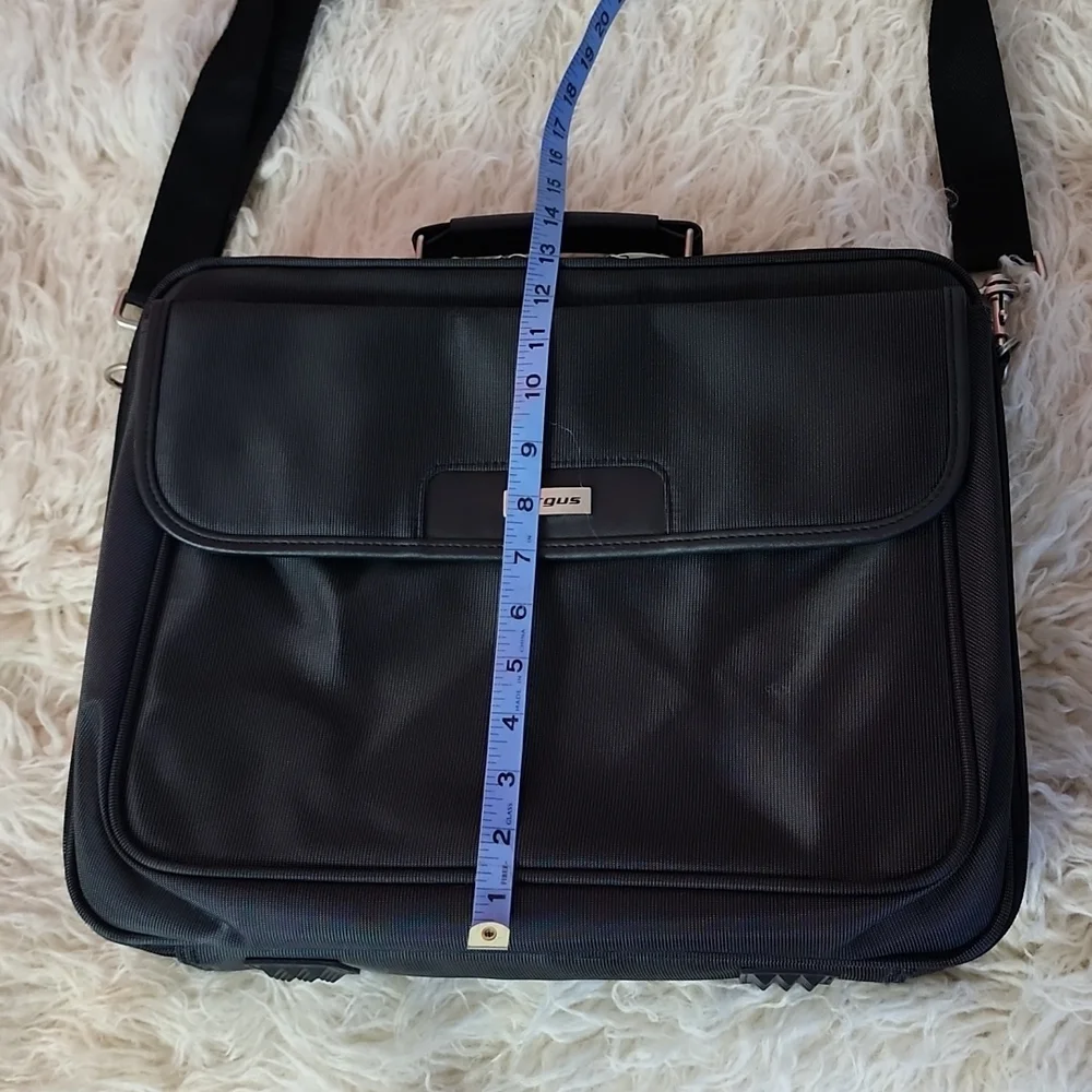 Targus Notepac Messenger Bag Clamshell Laptop Organizer + FREE Solo Checkfast